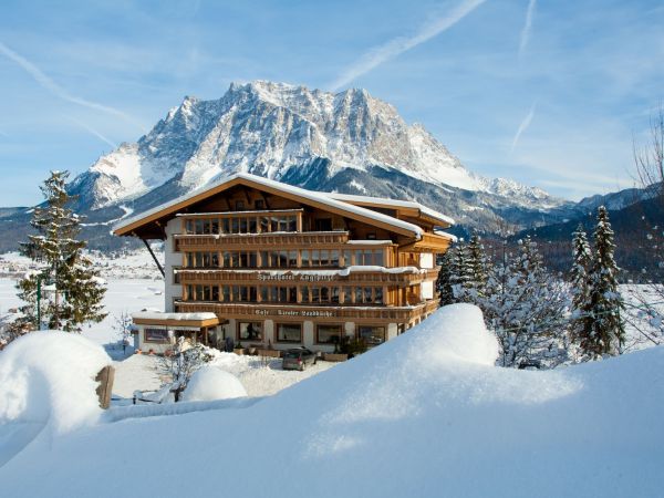 hotel-zugspitze-lermoos-winter-aussenansicht.jpg
