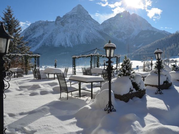 hotel-zugspitze-lermoos-winter-terrasse-1697.jpg