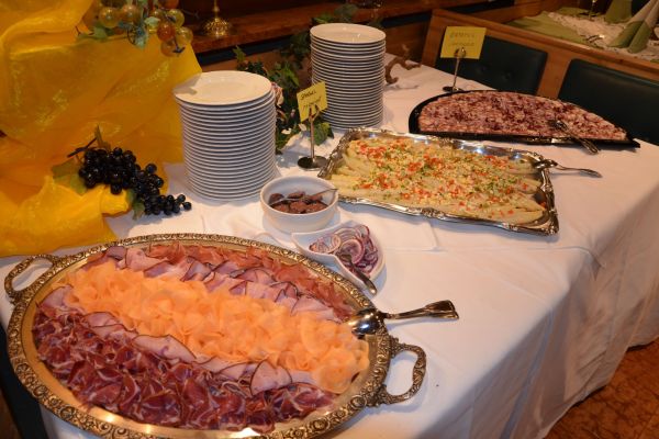 hotel-zugspitze-lermoos-buffet-restaurant-20.jpg