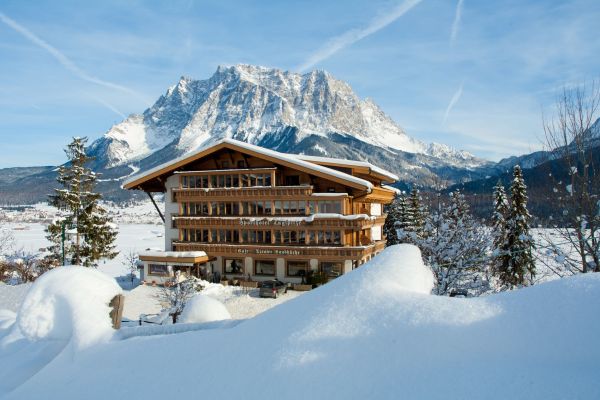 hotel-zugspitze-lermoos-winter-aussenansicht.jpg